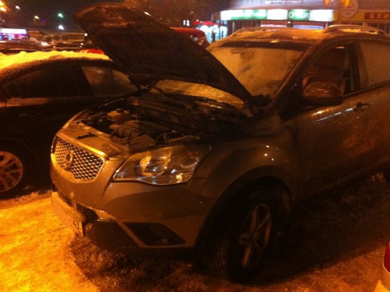 В Кирове на стоянке сгорел внедорожник.