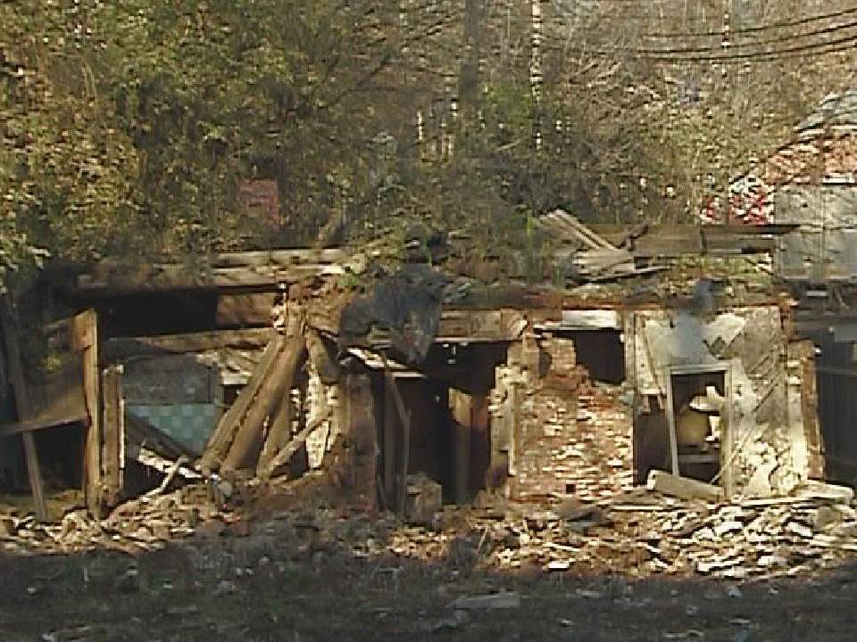 Инициаторов незаконного сноса флигеля усадьбы Хохрякова в Кирове оштрафуют на 100 тысяч рублей.