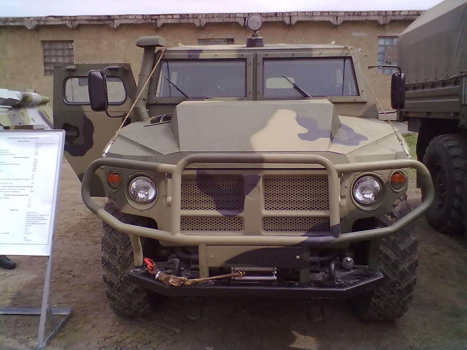 Кировские школьники прокатились на бронированном 