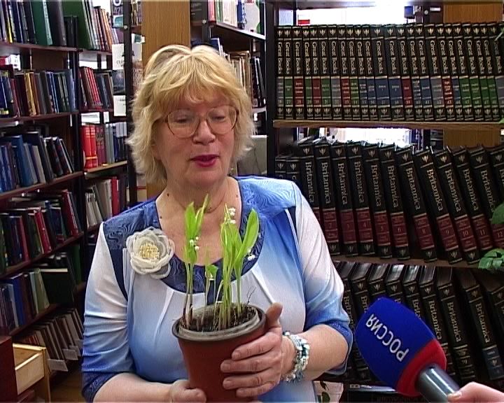 В библиотеке Герцена раньше срока зацвели ландыши