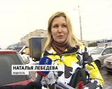 Сотрудники ГИБДД поздравили кировских автолюбительниц с 8 марта