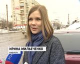 Сотрудники ГИБДД поздравили кировских автолюбительниц с 8 марта