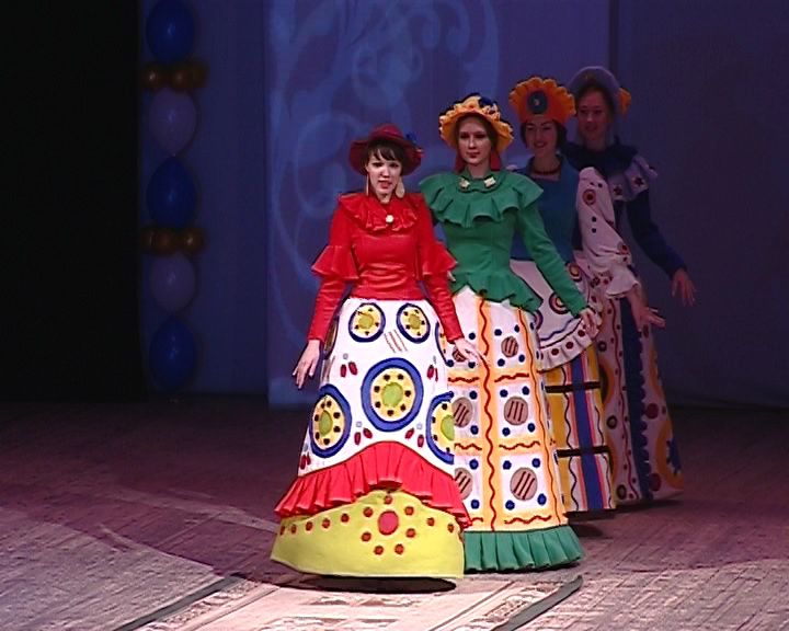 В ОДНТ прошло дефиле лоскутной одежды