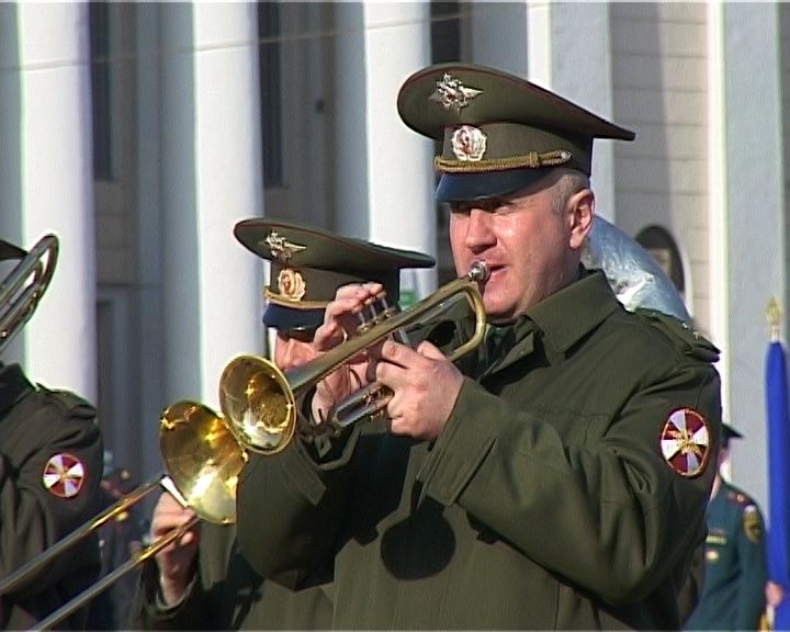 В Кирове на Театральной площади проходят репетиции Парада Победы