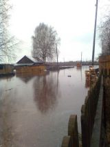 В поселке Чус Верхнекамского района прорвало дамбу.