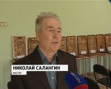 В библиотеке имени Петряева открылась выставка резных икон "Безмолвная исповедь"