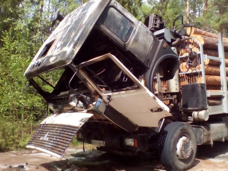 В Даровском районе во время движения загорелась фура.