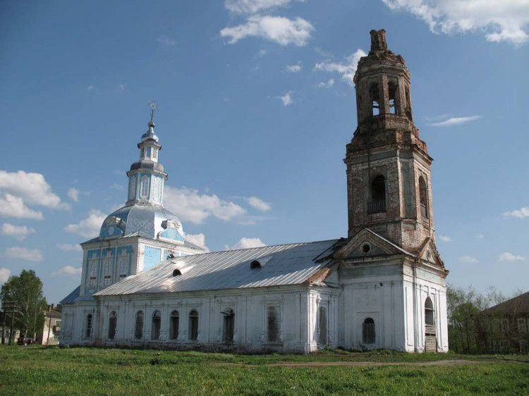 Из церкви села Петровское Уржумского района похитили иконы.