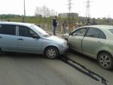 В Кирово-Чепецке столкнулись "Тойота" и "Лада Калина".