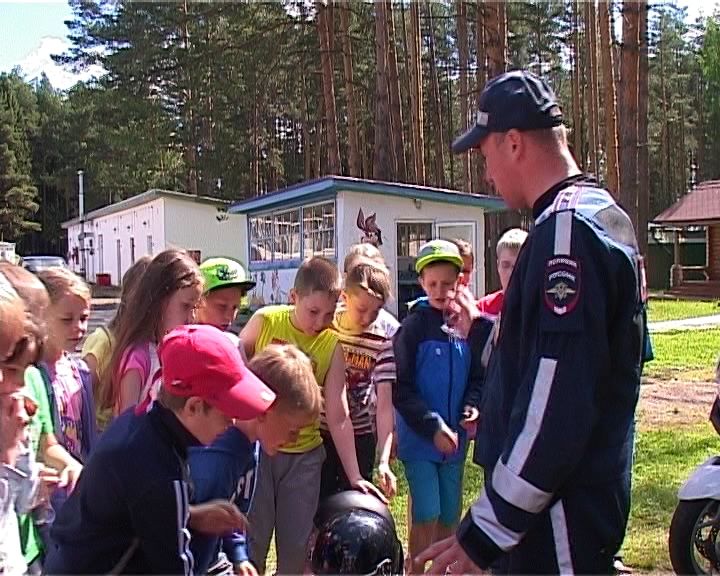 В лагере «Юность» сотрудники ГИБДД провели квест-игру 