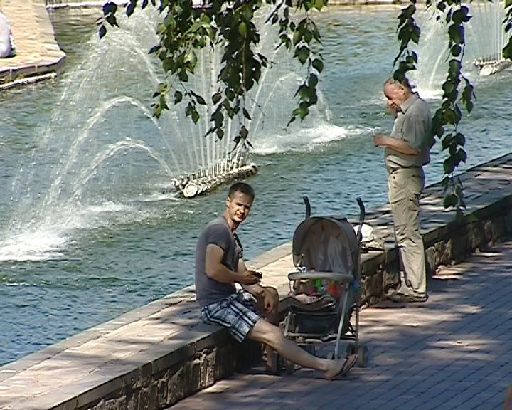 Кировчане стойко переносят жару