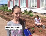 В Оричах детей учат работать на земле со школьной скамьи