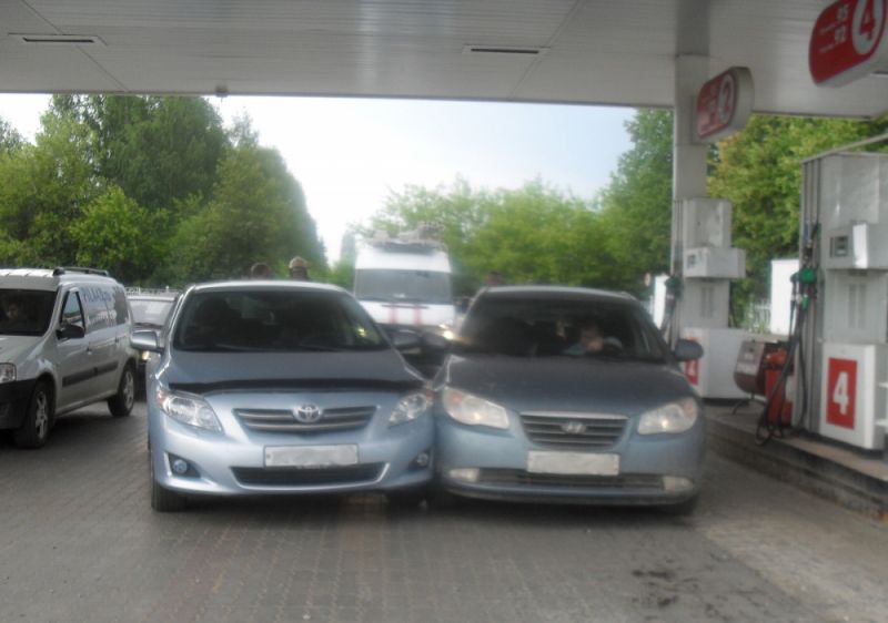 В Кирове произошла авария на АЗС.