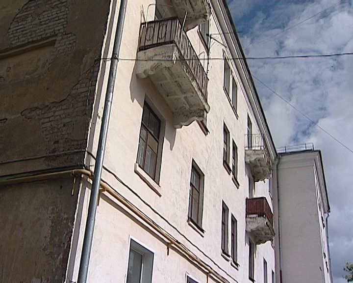 Жильцы дома в Нововятском районе платят за капремонт балконов, которых у них нет