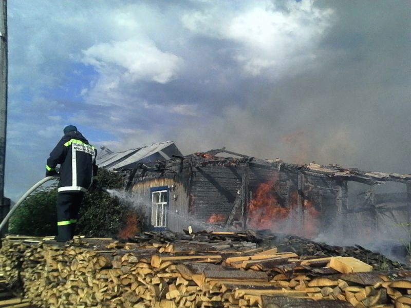 В Кикнуре сгорел жилой дом.