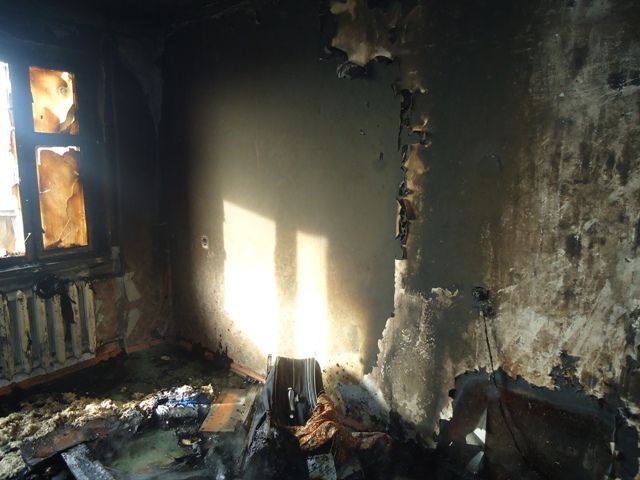 В Кирове горящий аквариум тушили 8 человек.