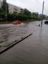 В Кирове из-за дождей подтопило несколько дворовых территорий.