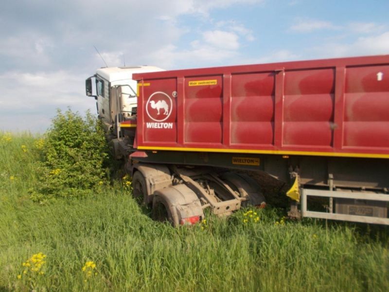 В Уржумском районе в кювет съехала фура.