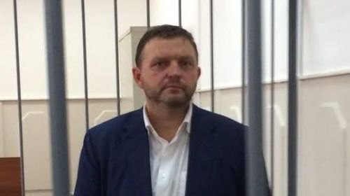 Басманный суд Москвы арестовал земельный участок с домом, принадлежащий Никите Белых.