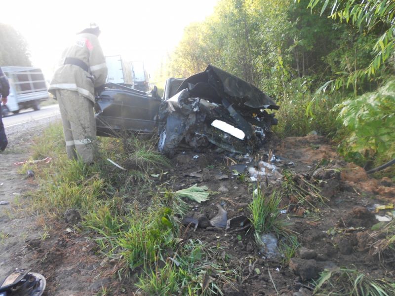 В Белохолуницком районе в кювет улетел ВАЗ-2114: два человека погибли.