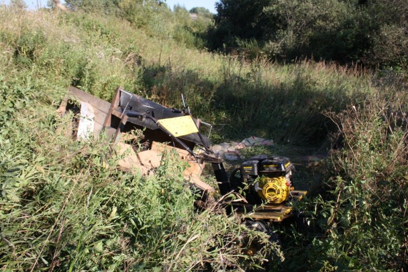 В Фаленском районе в кювет улетел мотоблок.