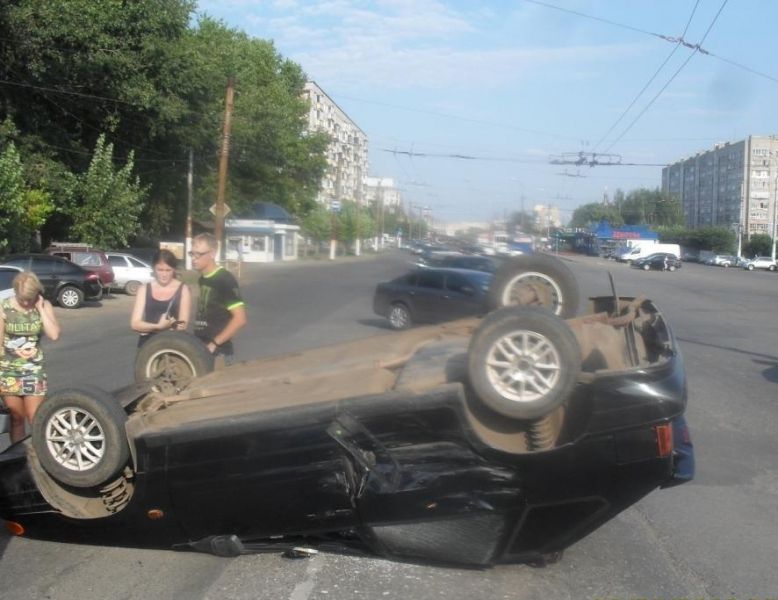 в Кирове столкнулись ВАЗ-2114 и 