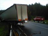 В Белохолуницком районе в кювет съехала фура.