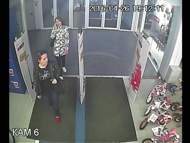 В Кирове две дамы похитили из магазина одежду