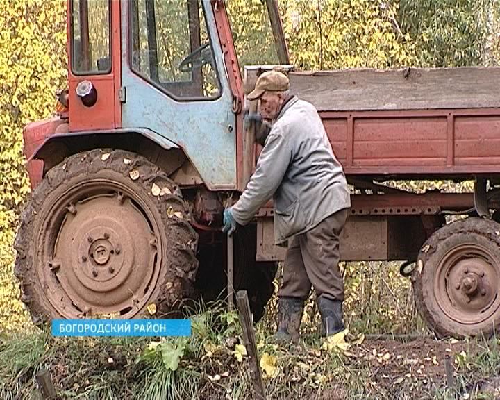 Житель деревни Мухачи сам проложил дорогу до своего дома
