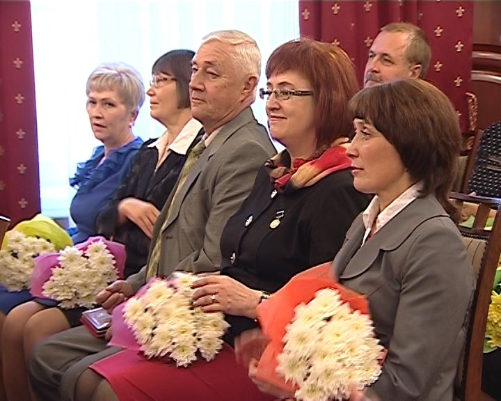 Международный День учителя для кировских педагогов выдался щедрым на подарки