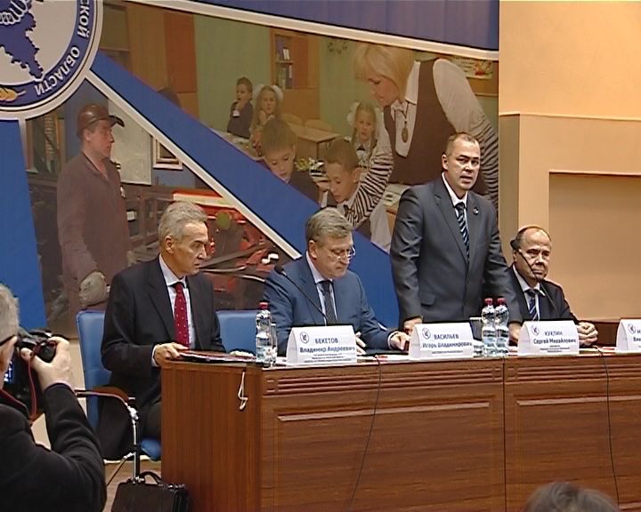 Игорь Васильев встретился с профактивом области