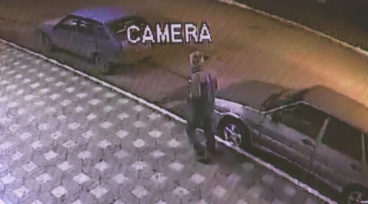 В Кирове из автомобиля украли нетбук и деньги