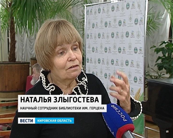 фотосессия в библиотеке. двфу библиотека. читатели в библиотеке. библиотекарь и читатель. профессия библиотекарь.