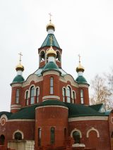 До окончания строительства еще далеко, но богослужения уже проходят