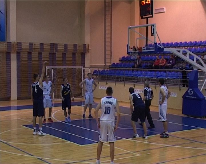 У баскетболистов ВятГУ началась домашняя серия игр