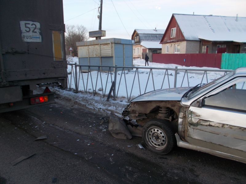 В Яранском районе ВАЗ-2114 столкнулся с фурой.