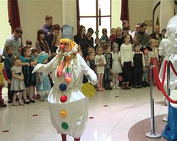 Благотворительный праздник для кировских детей в Театре кукол