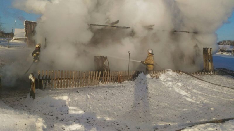 В Кировской области за сутки сгорели два жилых дома.
