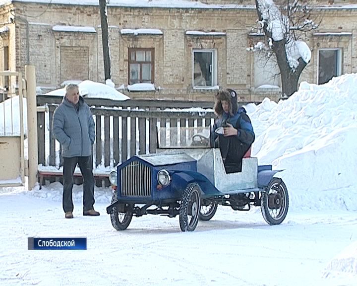Юный инженер из Слободского Максим Вихарев собрал ретромобиль