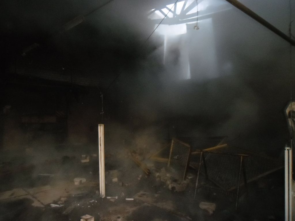 В Кирове сгорел мебельный цех (ФОТО)