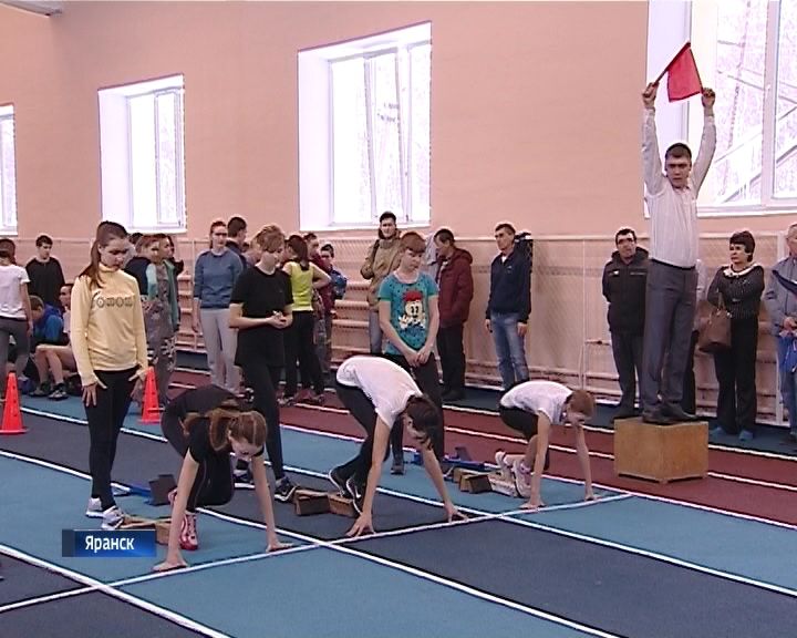 В Яранске после реконструкции открылся легкоатлетический манеж