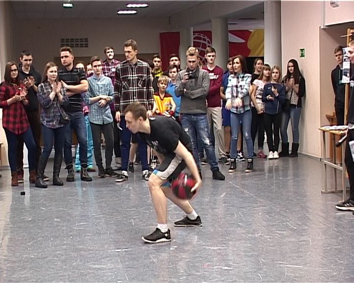 В Кирове впервые прошли соревнования по баскет-фристайлу