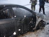 В Котельниче 6 человек тушили автомобиль "Kia Rio".