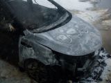 В Котельниче 6 человек тушили автомобиль "Kia Rio".