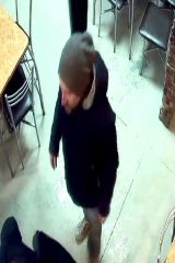 В Кирове разыскивают подозреваемых в квартирной краже