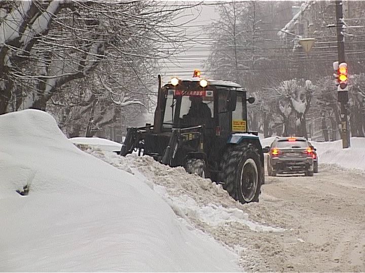 В Котельниче муниципалитет обязали расчистить дорогу