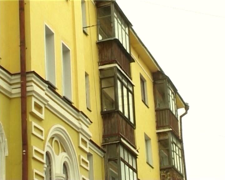 В Кирове из-за рухнувшей с крыши глыбы льда погибла женщина