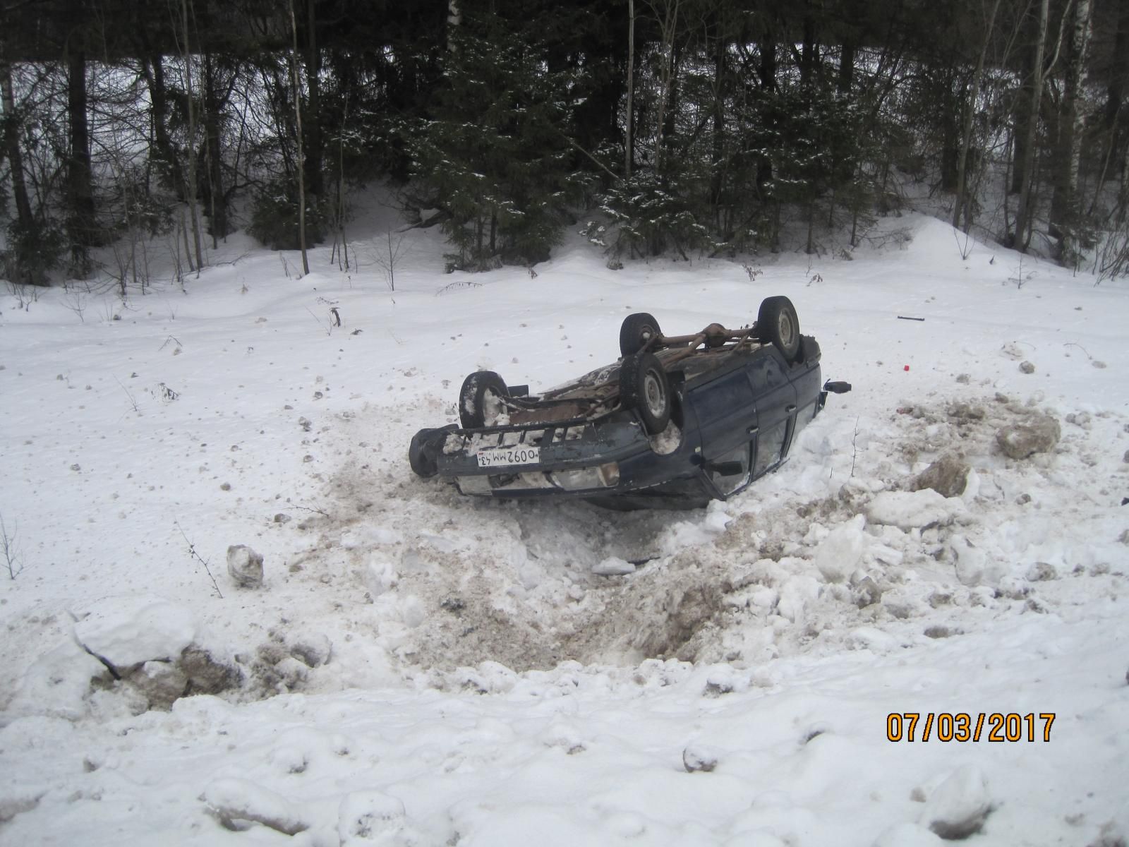 На Победиловском тракте перевернулся автомобиль «ИЖ-2126»