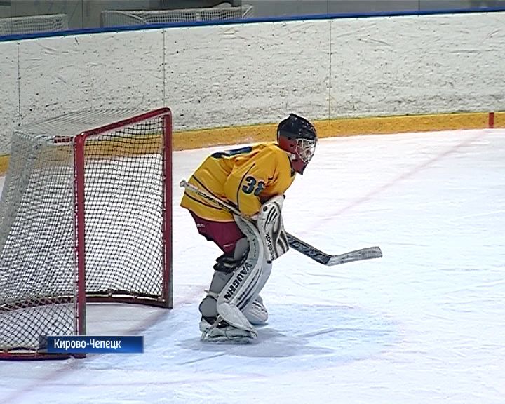 Чемпионат студенческой лиги по хоккею с шайбой в Кирово-Чепецке