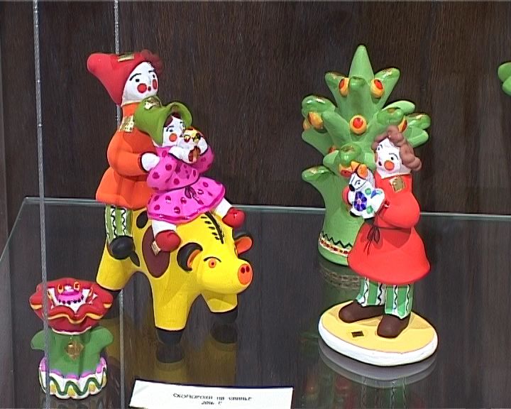 Выставка дымковской игрушки Галины Михалицыной